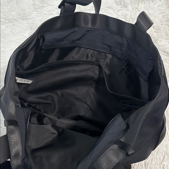 🌴 Lululemon Clean Lines Tote - Picture 5 of 6